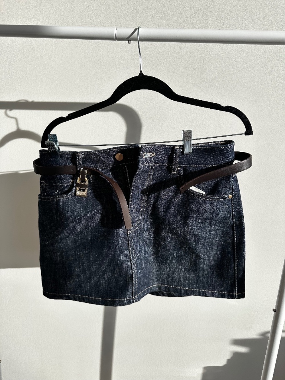 ZARA Dark Wash Denim Mini Skirt – Low Rise Y2K Style (M)